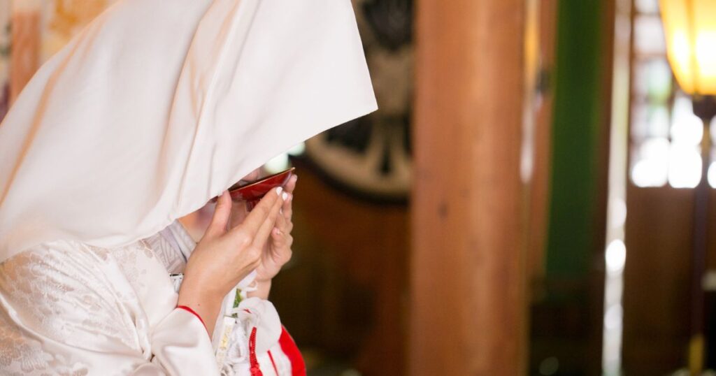 八重の白無垢姿の美しいこと。