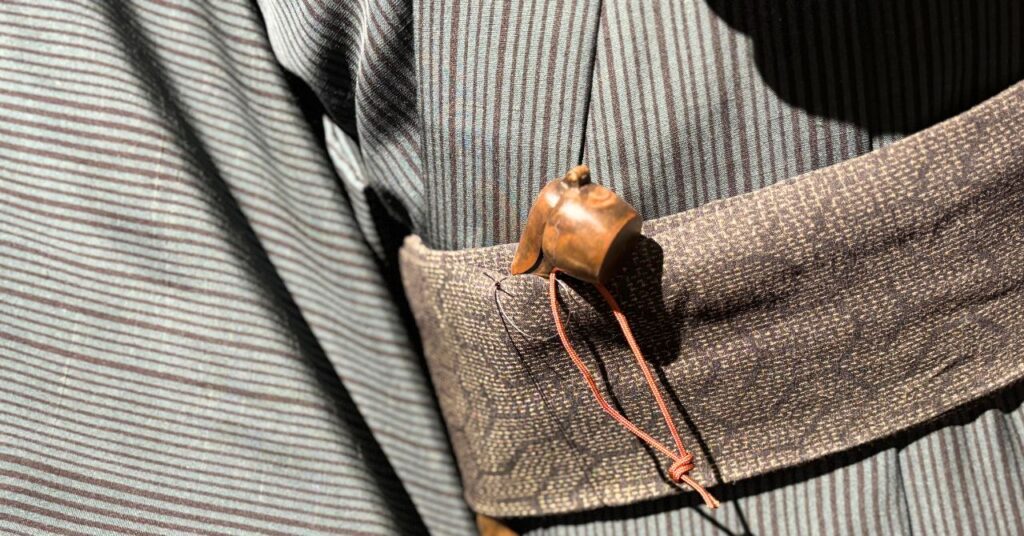 蔦重が腰に差している唐丸の矢立(筆入れ)