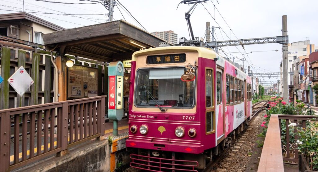 冬子が降り立った三ノ輪駅。
