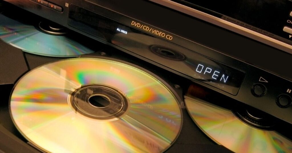 DVDデッキに読み込まれるDVD