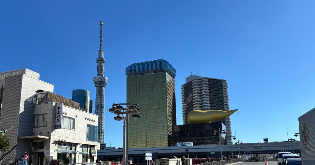 吾妻橋の手前からの景色。