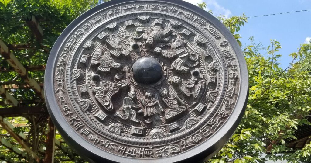 お市が二つ持つことになった鏡の大きい版