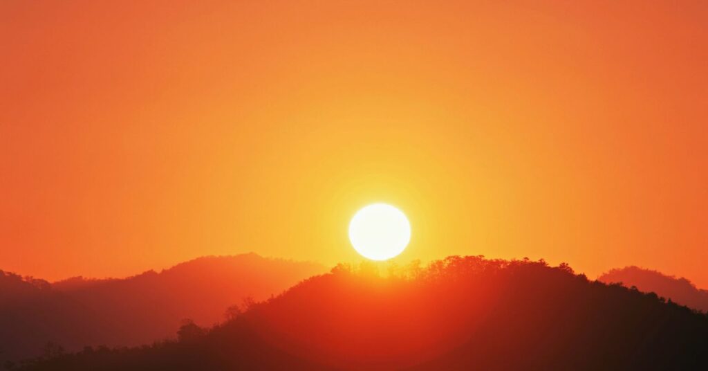 墨俣城が完成した朝登った朝日。
