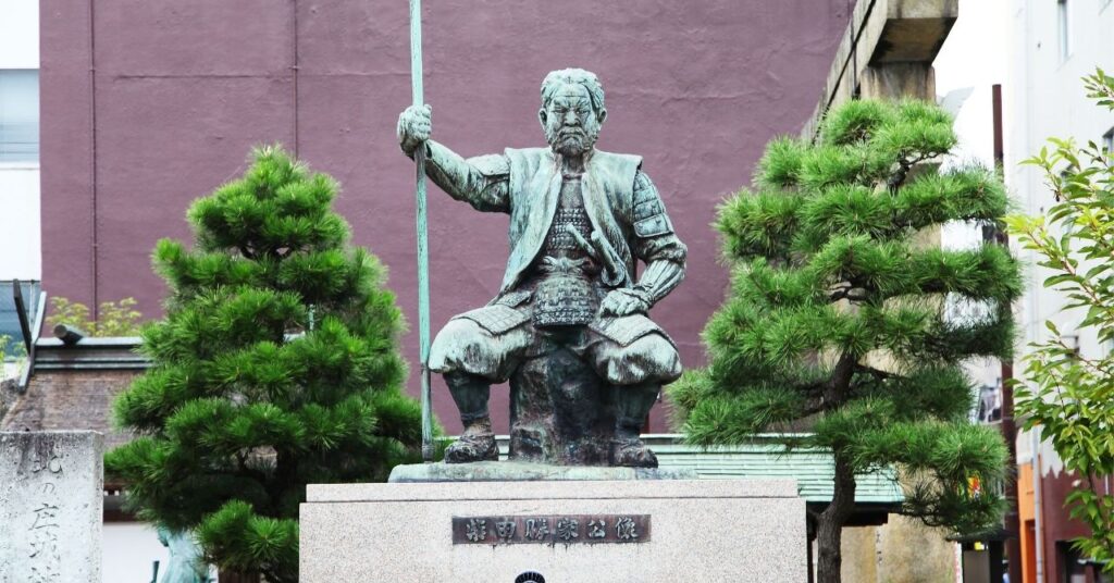 柴田勝家公像：北庄城址